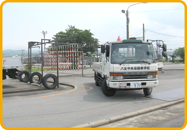 中型自動車